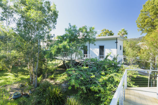 A Sustainable MAAP cabin nestled amongst the Australian bush and trees